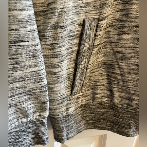 Banana Republic Sweatshirt - Picture 3 of 3